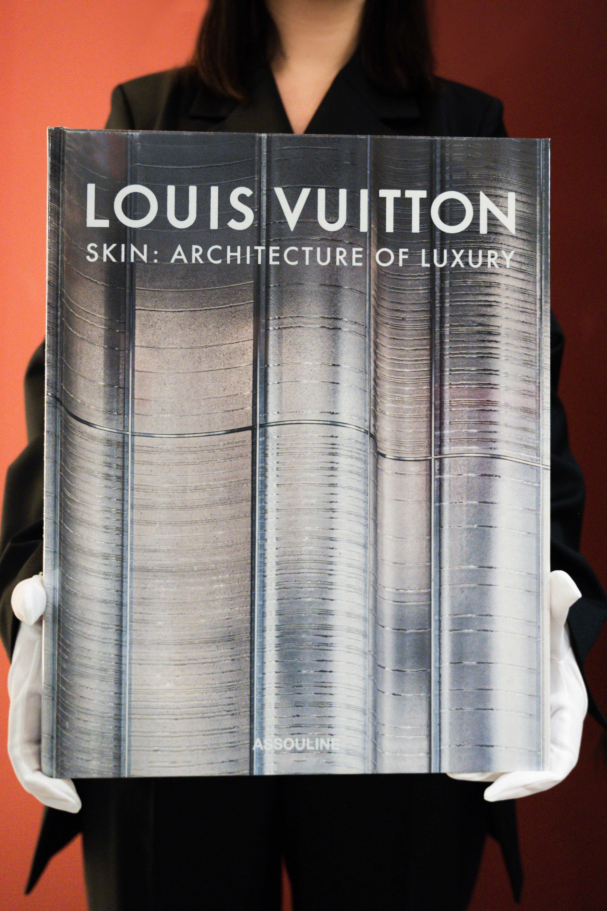 Книга ASSOULINE Louis Vuitton Skin:The Architecture of Luxury (Singapore Edition) Книга ASSOULINE Louis Vuitton Skin:The Architecture of Luxury (Singapore Edition)