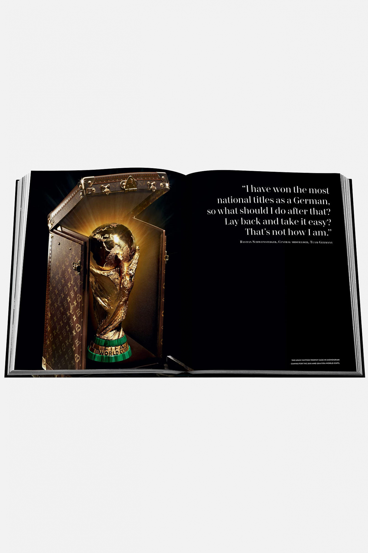 Книгa Assouline Louis Vuitton: Trophy Trunks Книгa Assouline Louis Vuitton: Trophy Trunks
