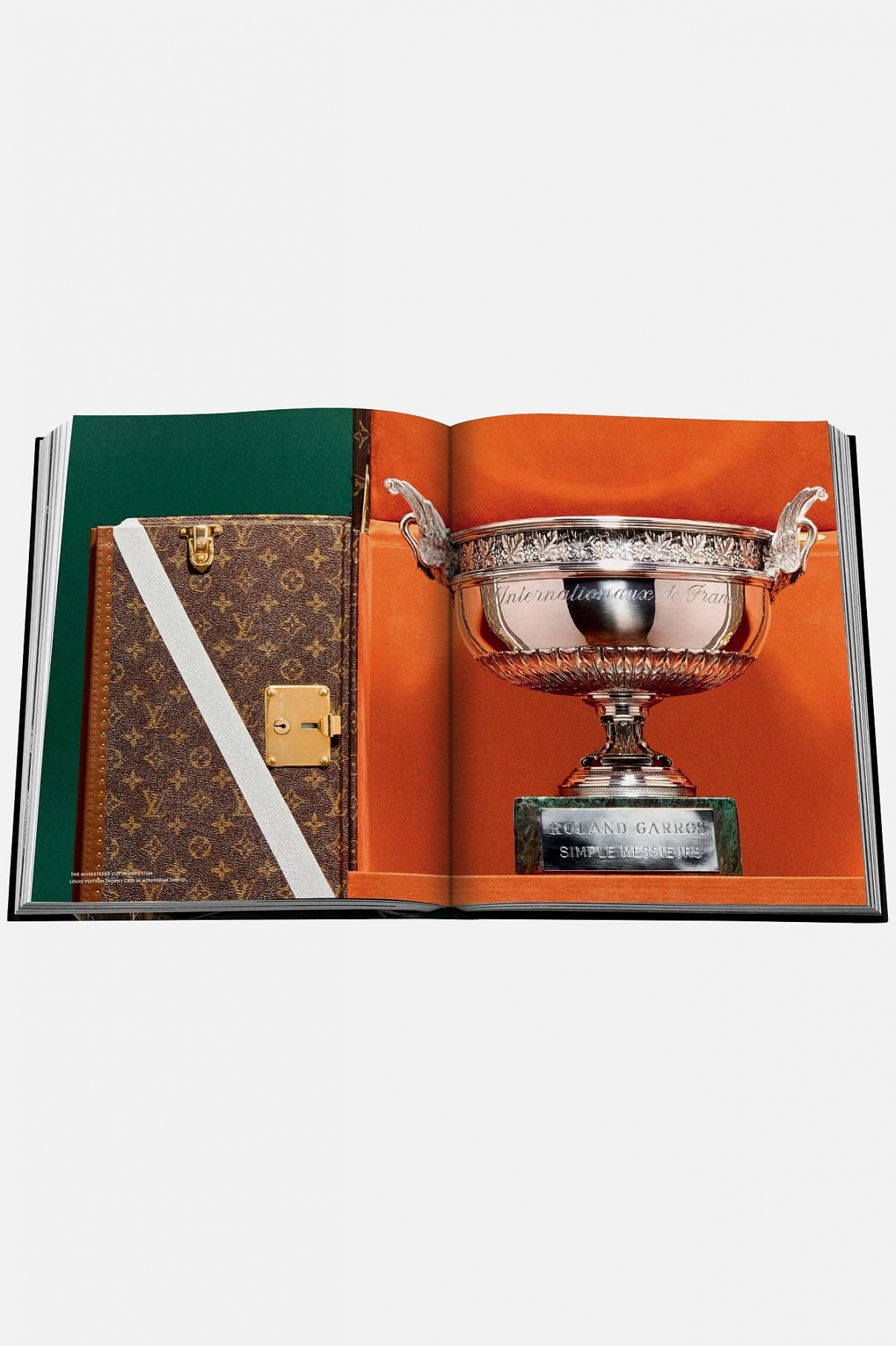 Книгa Assouline Louis Vuitton: Trophy Trunks Книгa Assouline Louis Vuitton: Trophy Trunks