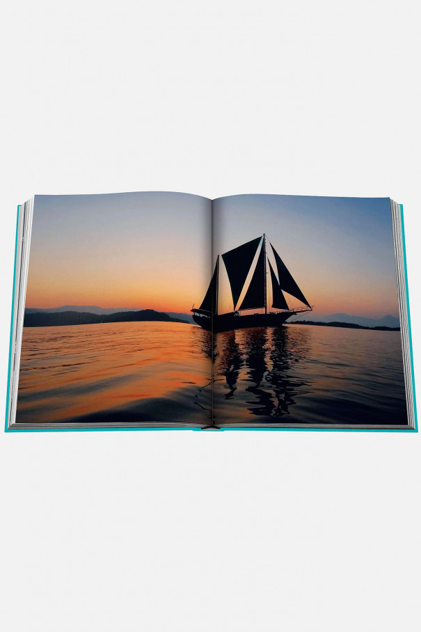 Книгa Assouline Travel Turquoise Coast